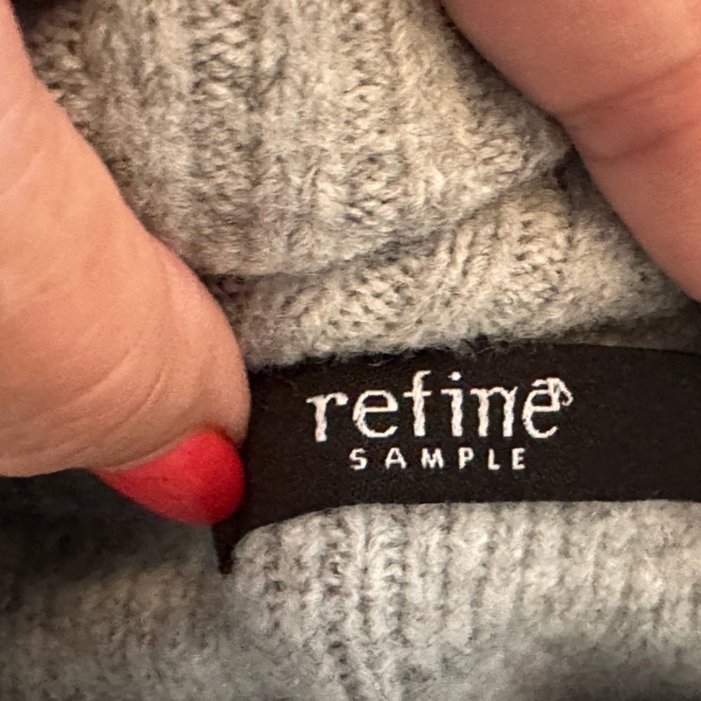 Refine Colorblock Sweater - Picture 5 of 10